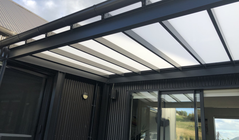 Modern Aluminium Patio Roof Maximises Year-Round Light