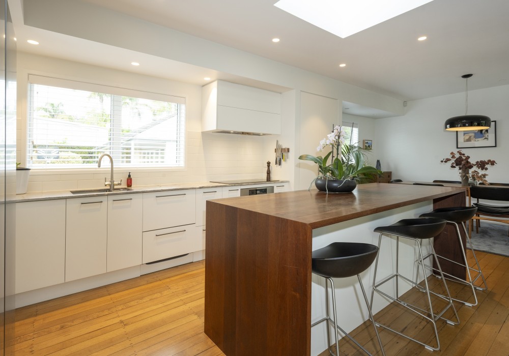 Clutter and Noise Reduced in Clever Kitchen Renovation
