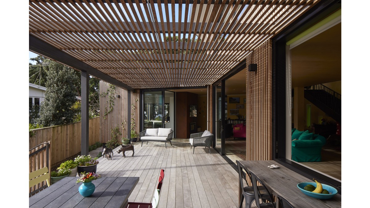 The rooms in this home are connected through a central courtyard with floor-to-ceiling Altherm Metro Series doors and sliders.