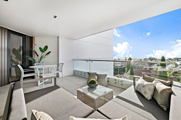 Sophisticated Balustrade Design Enhances Views at a Boutique Apartment Complex