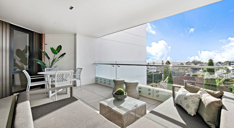 Sophisticated Balustrade Design Enhances Views at a Boutique Apartment Complex