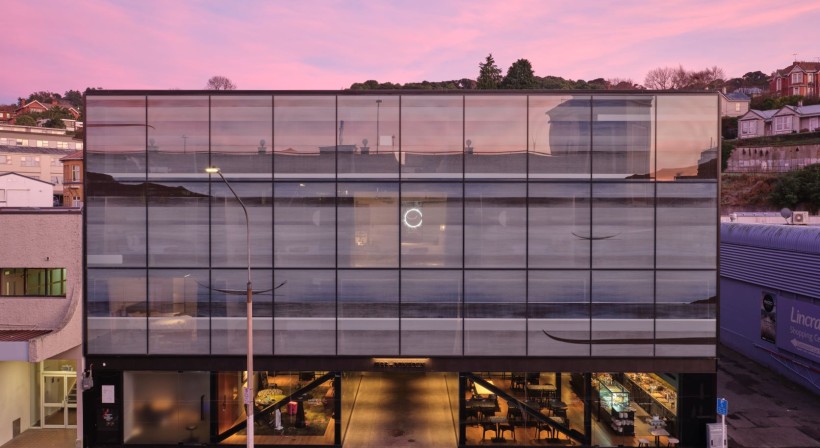 APL Structural Glaze Features in Award-Winning New Dunedin Hotel