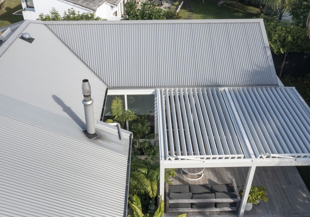 Deep Profile of True Oak Corrugate Creates Striking Roof for Auckland Home