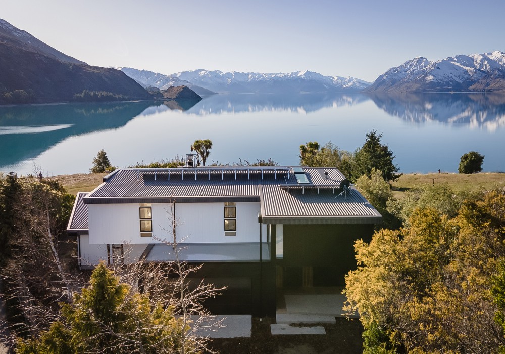 Seamless Roofing Design for an Award-Winning Lakeside Home