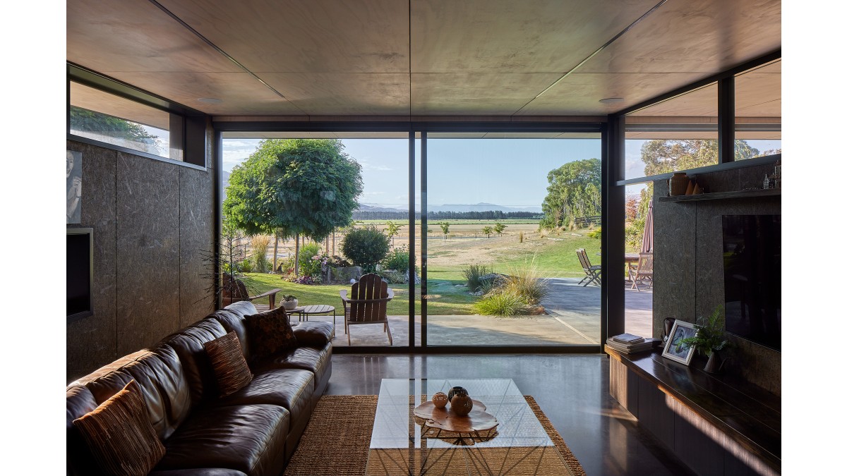Large Residential Series ThermalHEART®  Sliding doors are used across the whole front of the house.