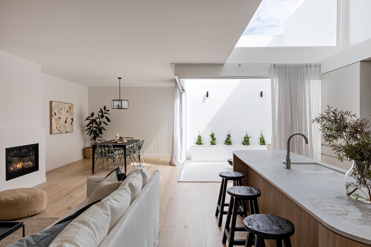 Luxury Duplex Features Escea Gas Fireplaces – EBOSS