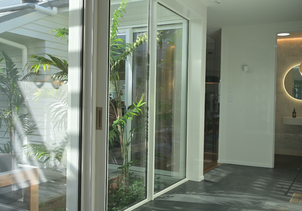 Soft-close Cavity Slider Connects New and Old in Kohimarama Home