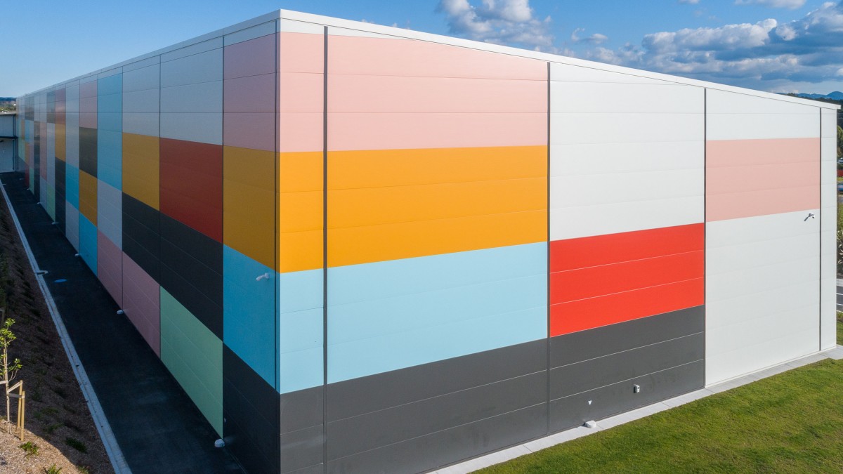Kingspan’s Architectural Wall Panels created a beehive-inspired eye-catching façade on the Comvita honey storage warehouse in the Bay of Plenty. <br />
<br />
Architect: Jigsaw Architects Ltd | Builder: Marra Construction | Installer: Harkin Roofing