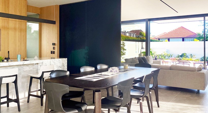 Floor-to-Ceiling Cavity Sliders with the CS SmartMount