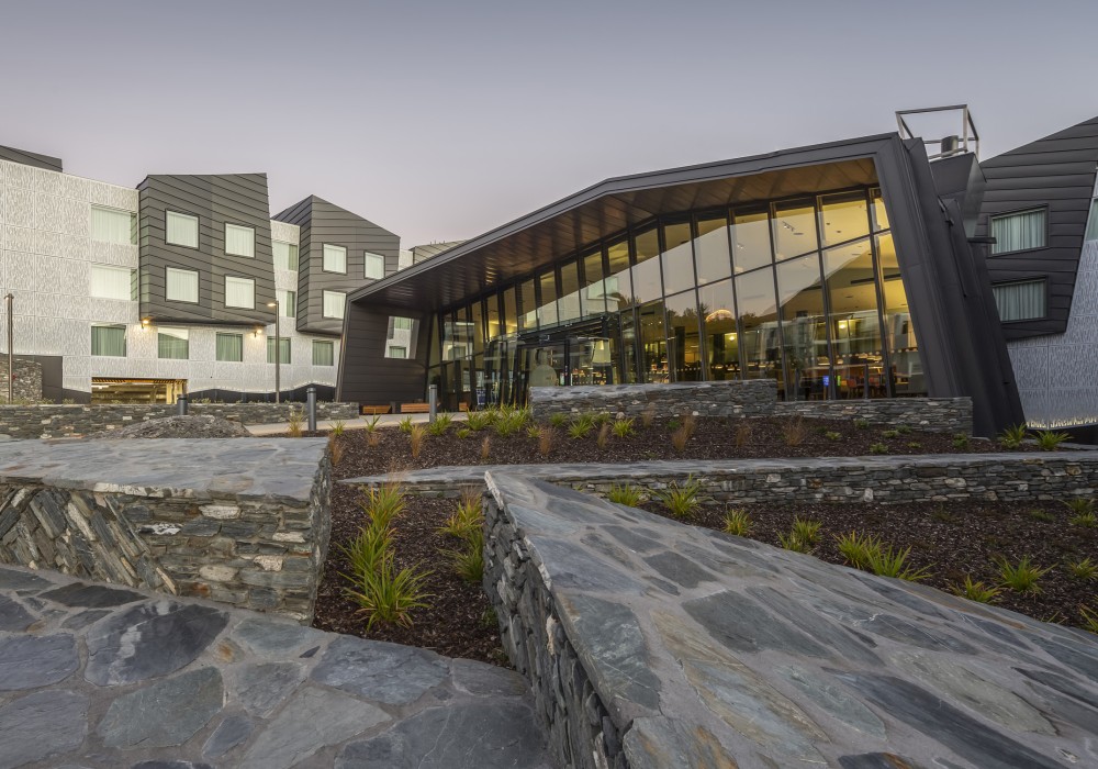 Nuralite: Roofing the Holiday Inn Express and Suites Queenstown