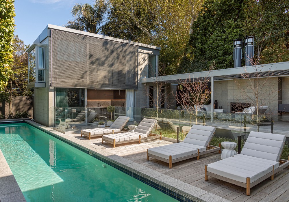 Achieving Balance Between Privacy and Unobstructed Views for a Striking Remuera Home