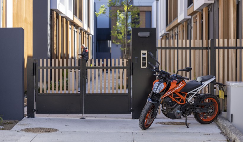 Combining Cedar and Aluminium for Stylish Custom Gates at The Paddington