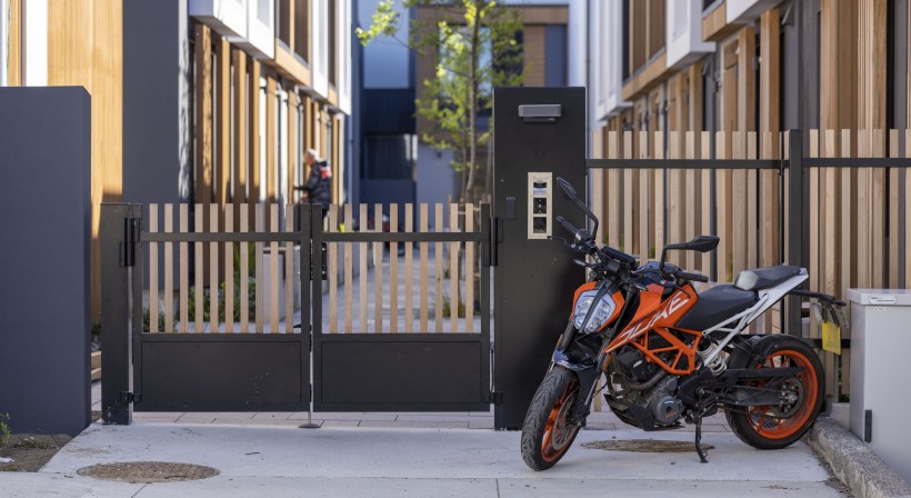 Combining Cedar and Aluminium for Stylish Custom Gates at The Paddington