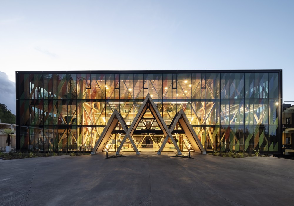 APL Structural Glaze Features in Dubai Award Project