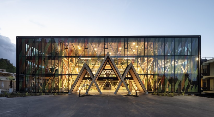 APL Structural Glaze Features in Dubai Award Project
