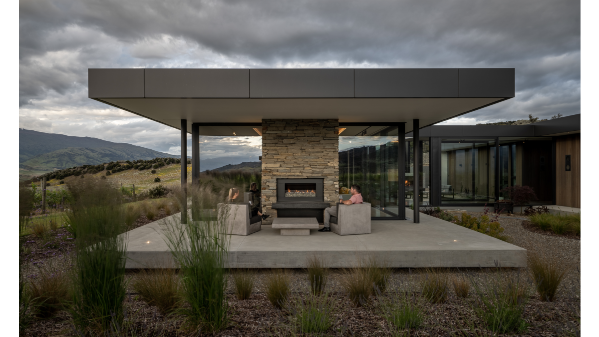 The home’s design consists of two planes with a sheltered, central courtyard connecting the two.