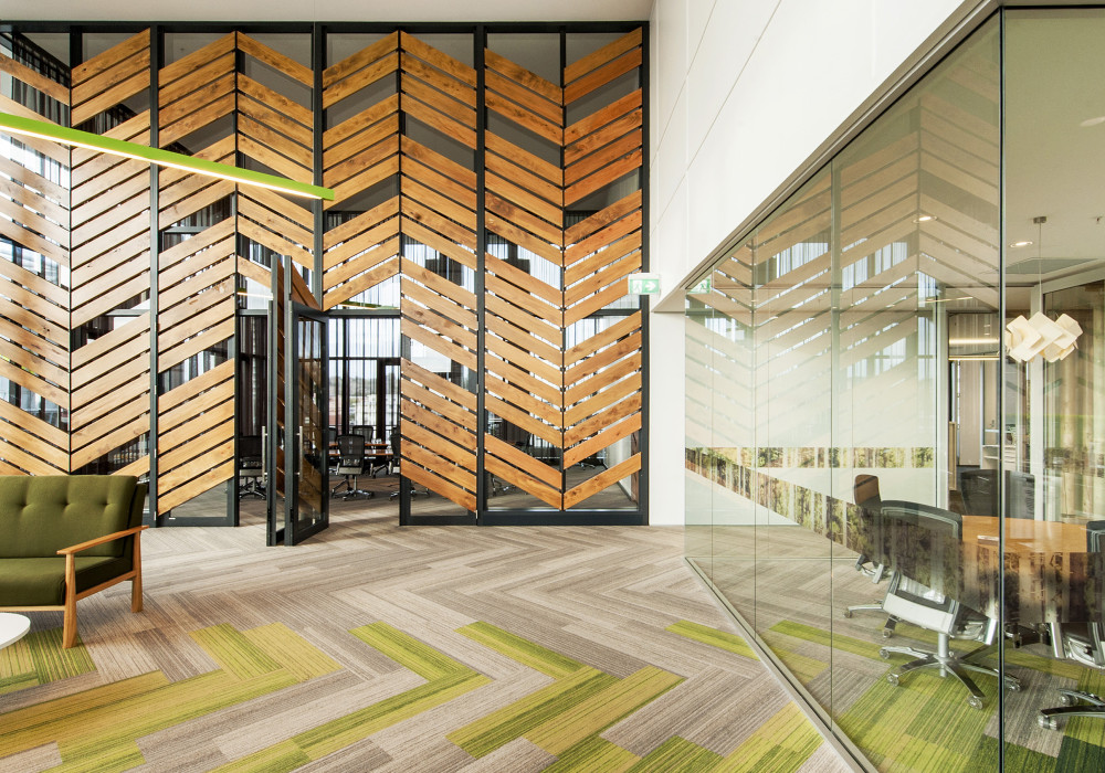 The Eclipse Aluminium Suite Enhances Workplace Design
