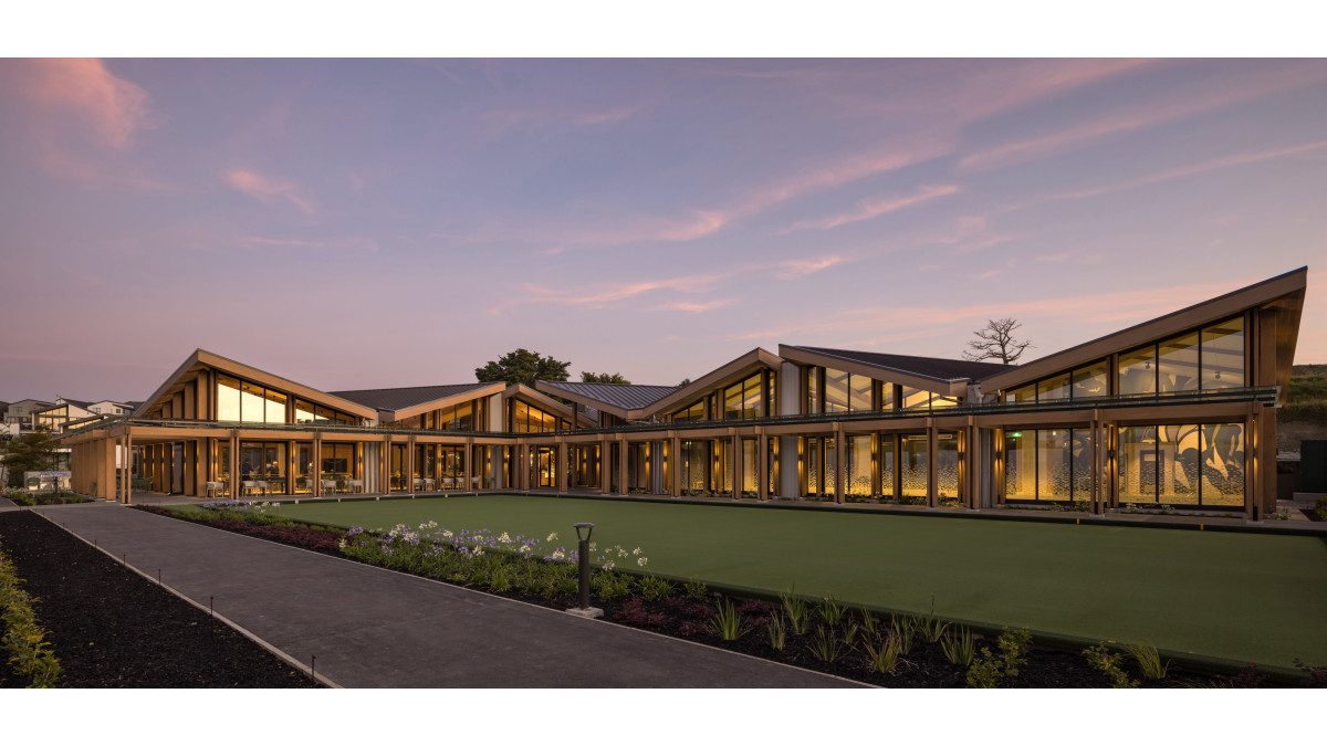 The Botanic Silverdale Clubhouse and Pool House feature Metro Series ThermalHEART sliding doors, fixed lights and raking windows.