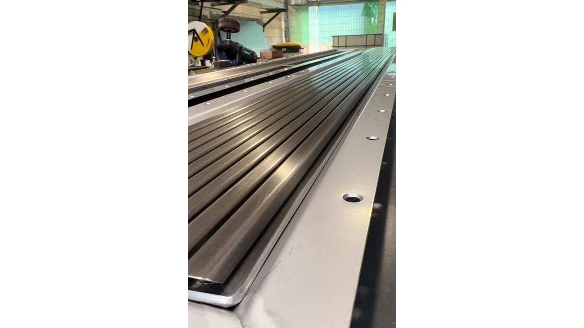 3200mm long Jesani vinyl clamp.