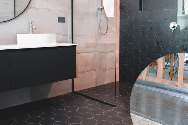 Managing Leak Control to Achieve a Compliant Tiled Wetroom System