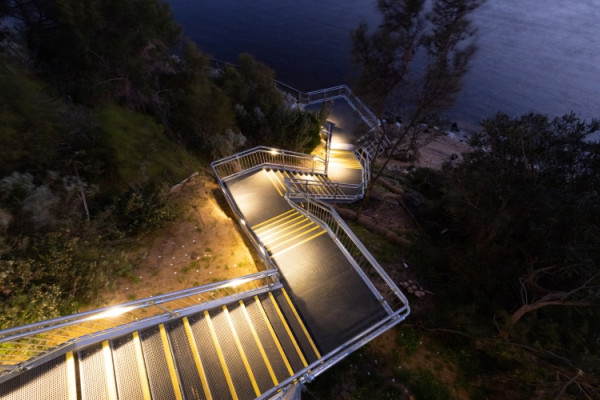Integrating Style and Safety with Handrails and Balustrades