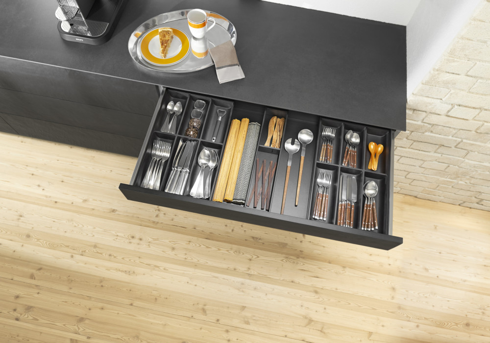 How Stunning Kitchen Storage Can Simplify the Summer Entertaining Season