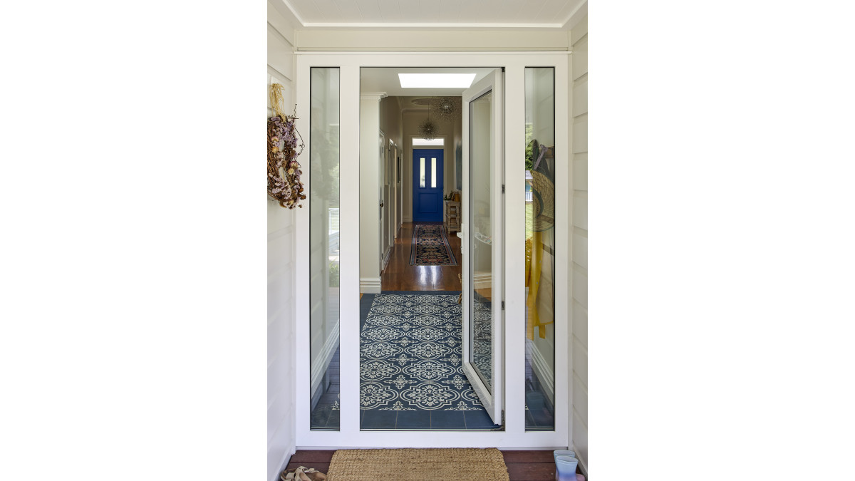 Klima uPVC hinge door with sidelights.
