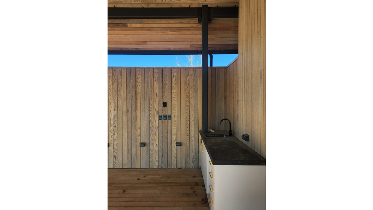 Tamahere Country Club Lakehouse featuring FireZone Vanguard FP<br />
Developer – Sanderson Group<br />
Architect – JTB<br />
WRC Supplier – Hermpac