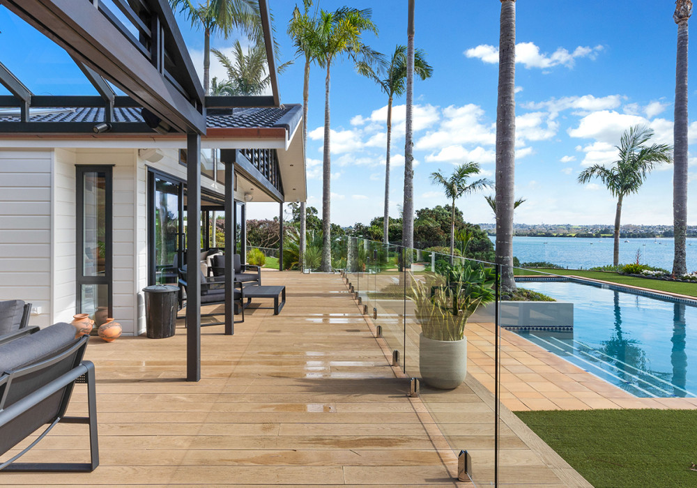 Achieve Uninterrupted Views with Subtle Glass Balustrade Fixing Systems 