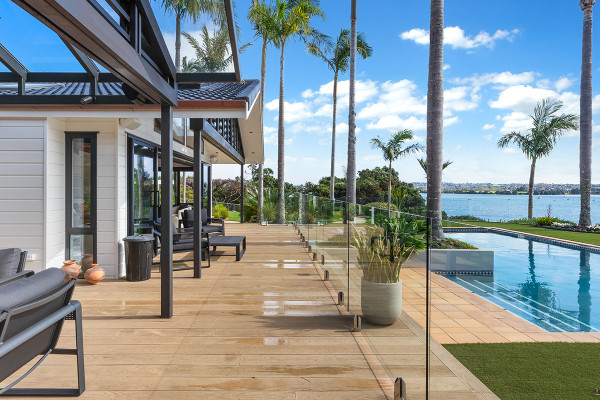 Achieve Uninterrupted Views with Subtle Glass Balustrade Fixing Systems 