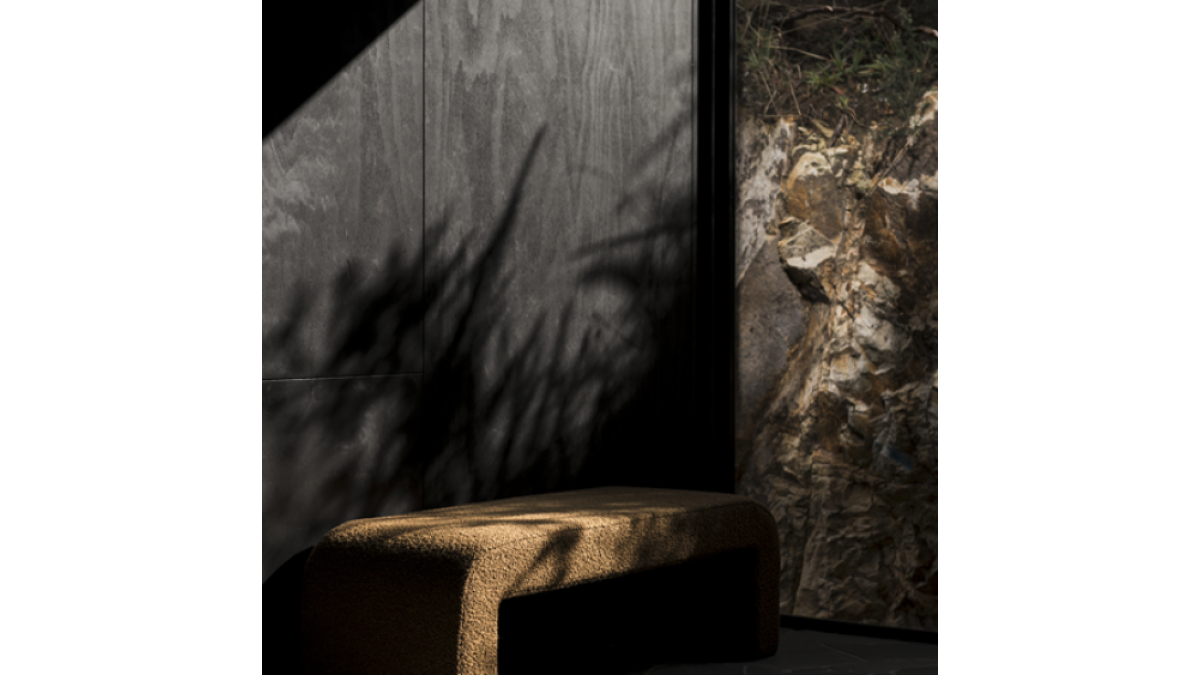 Seamless Continuity<br />
With both the exterior and interior painted exclusively with Palm Beach Black, the continuity is seamless as you move from the outside in. <br />
Made with UV resistant pigments, Palm Beach Black offers flexibility with where it's applied. <br />
Photograph: Lauren Bamford