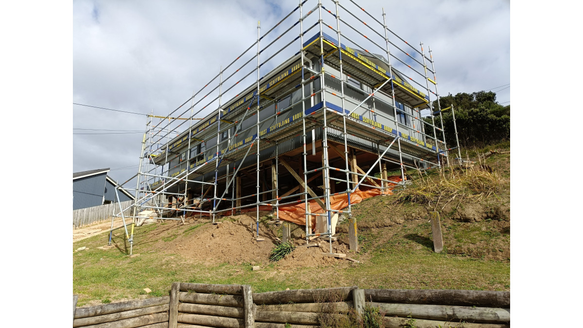The project was on a challenging sloping site that was unable to access traditional drainage. 