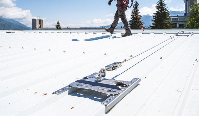 A Fall Protection System with Superior Spanning Capacity That Minimises Roof Penetrations