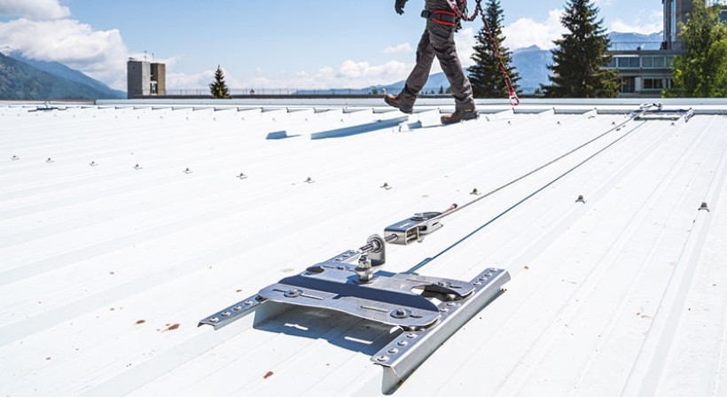 A Fall Protection System with Superior Spanning Capacity That Minimises Roof Penetrations