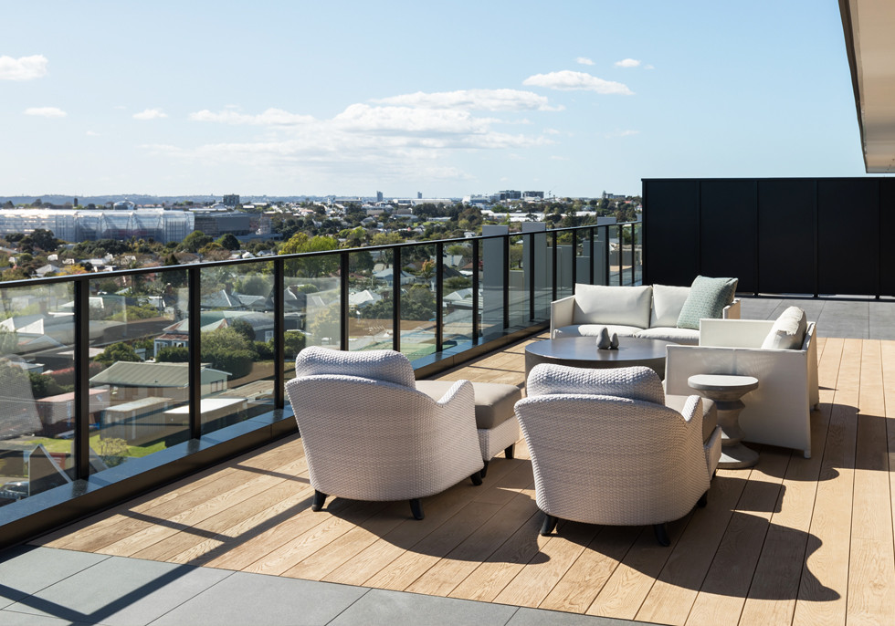 Advanced Floating Deck Systems for Modern Architecture and Landscaping