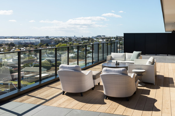 Advanced Floating Deck Systems for Modern Architecture and Landscaping