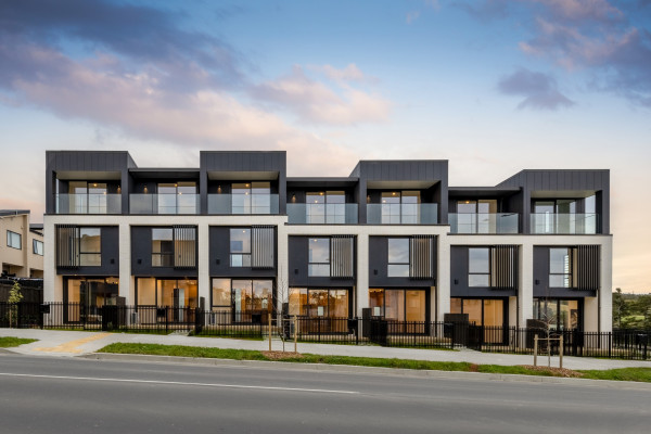 Design Meets Function: Low-Slope Waterproofing for Flat Bush Homes