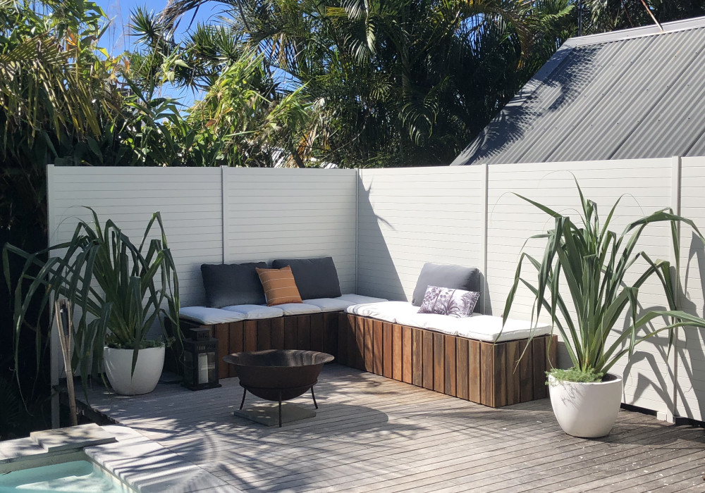 A Fence System with No Welding or Screws Required