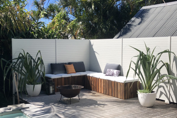 A Fence System with No Welding or Screws Required