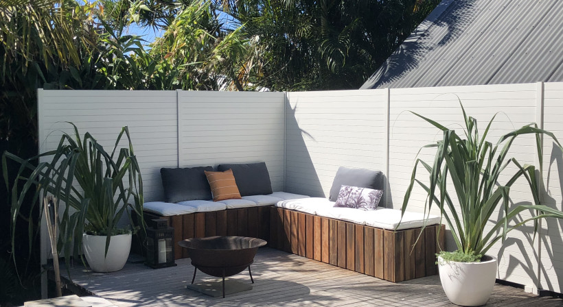 A Fence System with No Welding or Screws Required