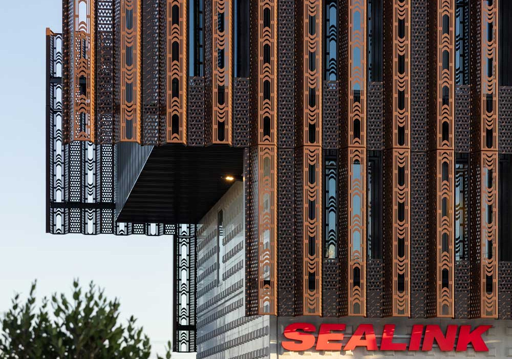 A Crafted Aluminium Facade for Sealink Wynyard Terminal
