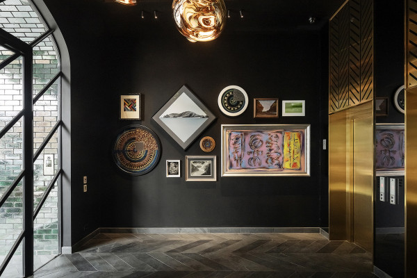 Cohesive Flooring Design for The Greenhouse: From Striking Chevron to a Bespoke Broadloom Rug