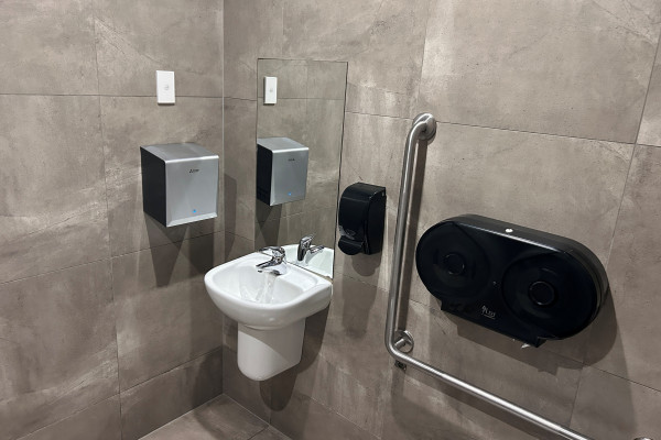 Smart, Touch-Free Hand Drying Built for High-Hygiene Spaces