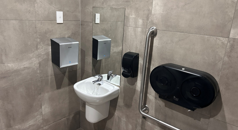 Smart, Touch-Free Hand Drying Built for High-Hygiene Spaces