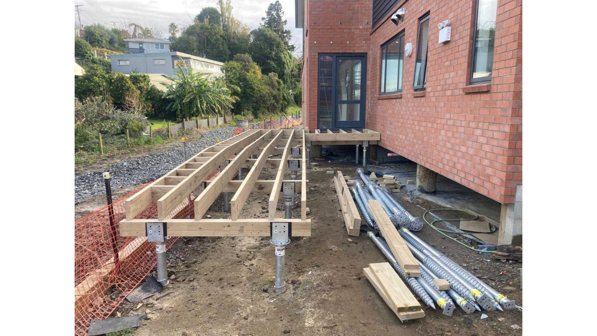 The design loads for Boardwalk Piles were specified under Specific Engineering Design by DHC Engineers and then verified as part of the StopDigging system with onsite static pile testing.