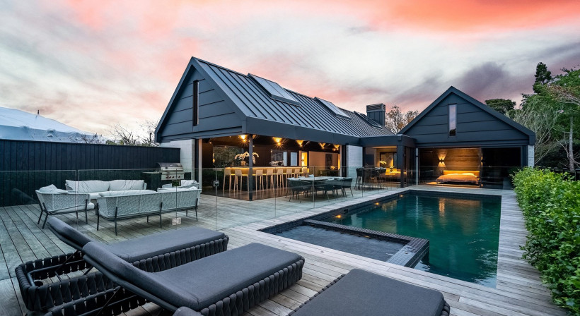 Seamless Design Flow: Extending Living Spaces Outdoors with Timber