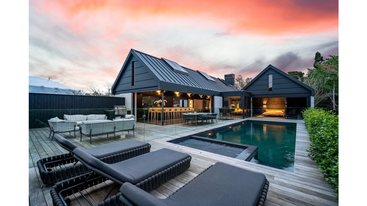 Market Rd Remuera by LevelUp Architects. <br />
Featuring JSC Hardwood Decking in Vitex.