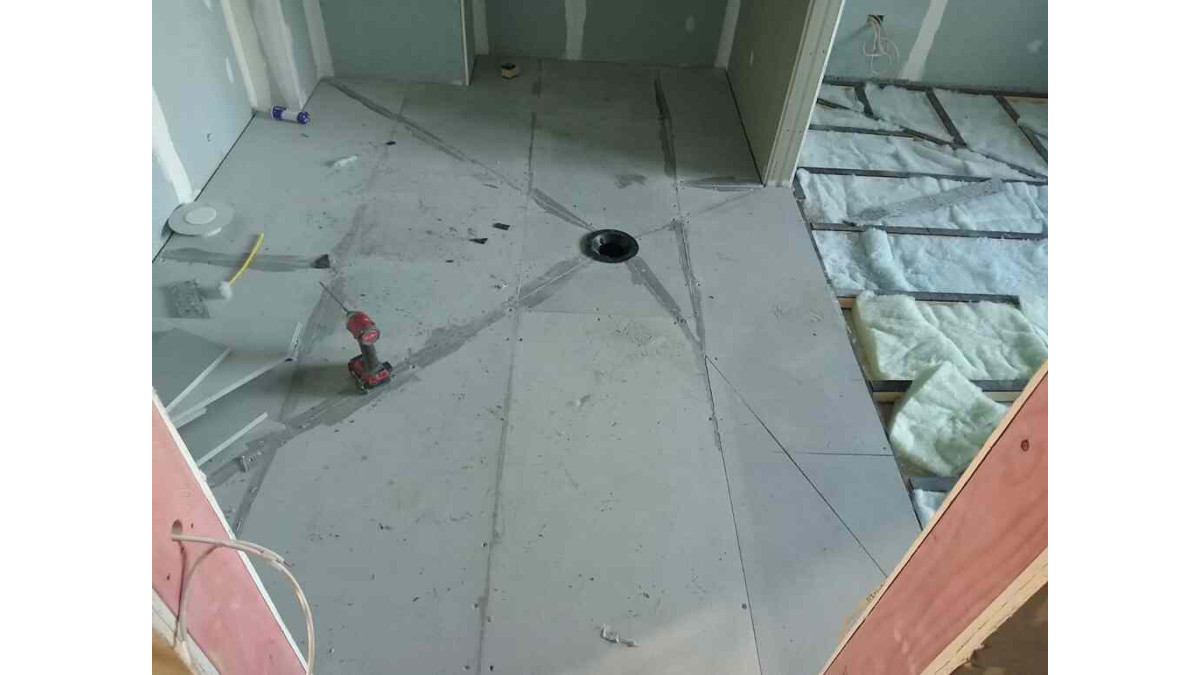 For wet areas, the SoundDown Tranquillo system was specified with a magnedure top layer.