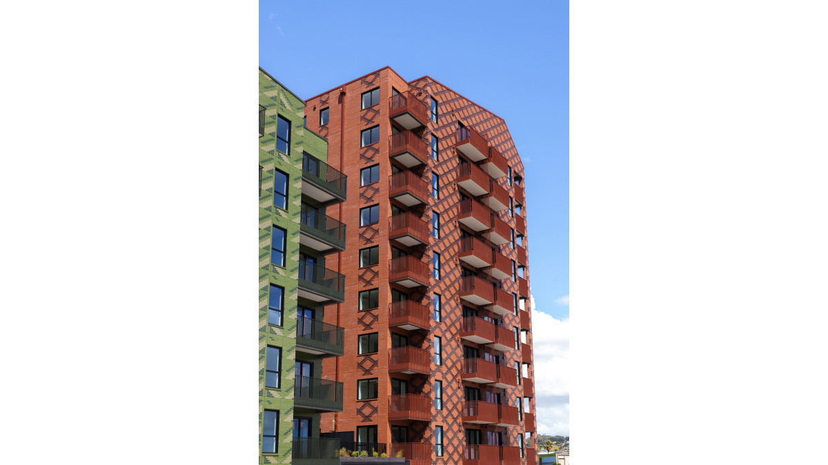 The building colours in glazed bricks referenced seasonal tones of harakeke.