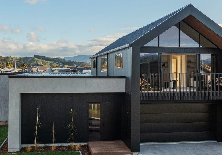 UNEX Balustrades Deliver Compliant, Design-Led Edge Protection for Residential Architecture